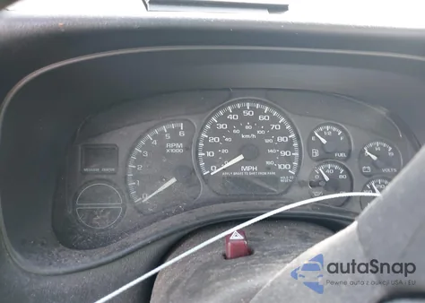 2000 Chevrolet Silverado 1500 z USA, uszkodzony, nr VIN 1GCEC14V5YE423437